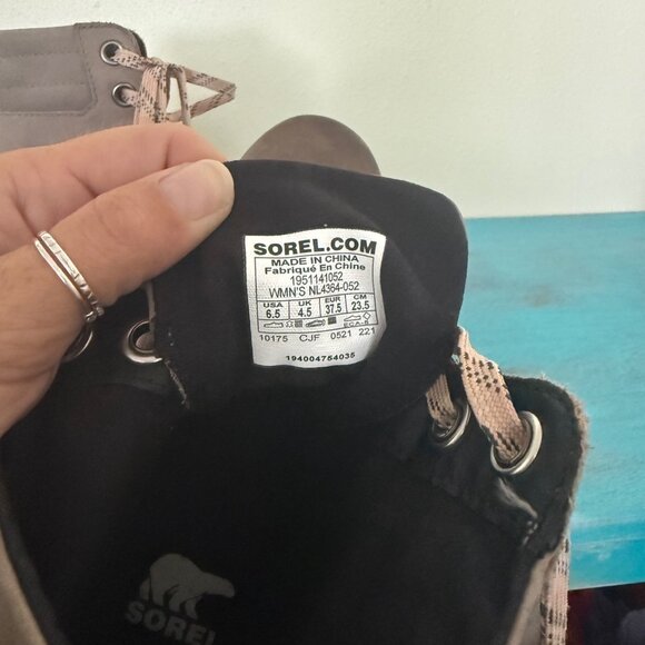 SOREL 'Joan Of Arctic Wedge III Lexie' Brown Distressed Leather Boots Sz 6.5 - Picture 9 of 9